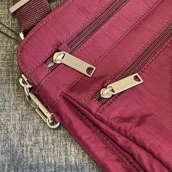 NWT Securtex Anti-Theft Large Crossbody bag by Baggalini in color mulberry - Picture 3 of 10